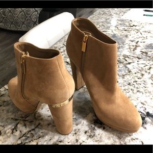Brand new never worn size 10 women’s MK heel boot
